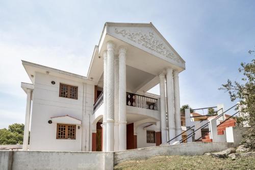 

4-BR abode in Ooty, by GuestHouser