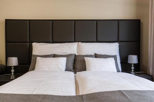 3 twin beds, 1 sofa bed