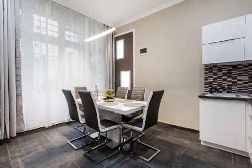 A Golden Star Modern Luxury Apartments and Rooms Budapest 4