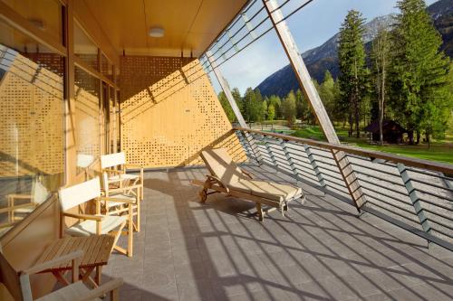 Suite with Balcony and Mountain View