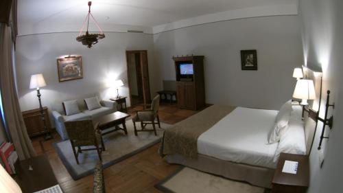 Parador de Santiago - Hostal Reis Catolicos - image 2