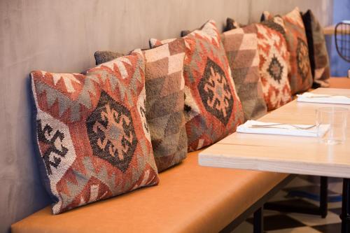 Dear Lisbon - Gallery House - image 4