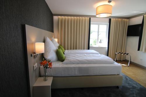 BA Hotel by WMM Hotels 6.0km von Oberroth entfernt