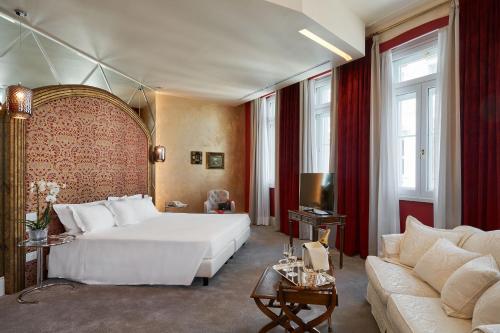 Suite with Square View
