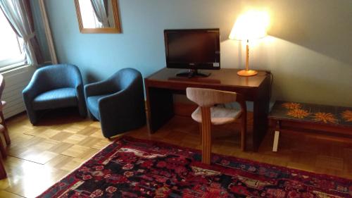 room detail thumbnail 2