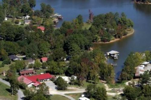 Bay Springs Country Inn & Marina Centre