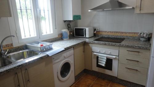 virtuve, Disfruta De Nuestra Casa En Un Entorno Natural in Montejakve