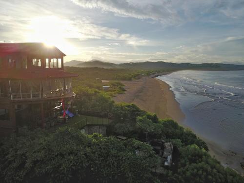 Nhà hàng, Magnific Rock Surf Resort and Yoga Retreat Nicaragua in Popoyo