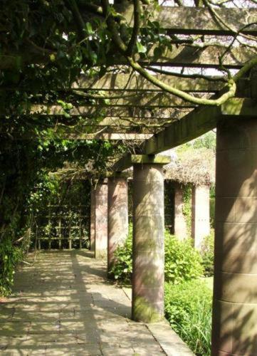 Inglewood Manor - image 5