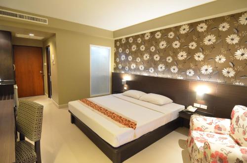 Double room, deluxe, pool view