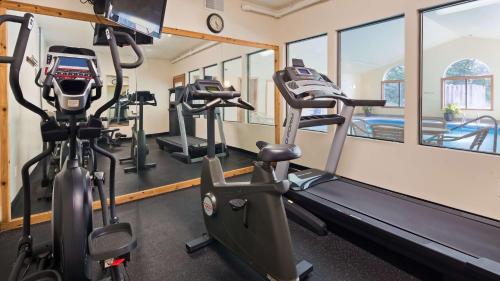 Best Western Plaza Hotel Saugatuck - image 2