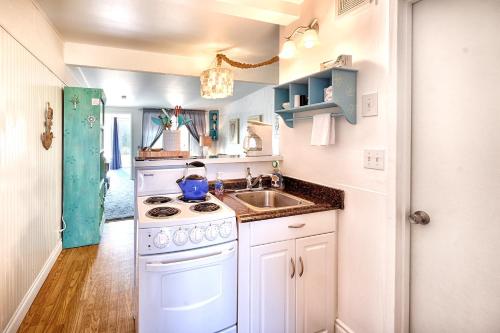 Waters Edge Condo - image 7