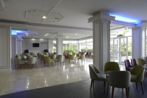 Bar/ Salón, TRH Paraiso Hotel in Estepona