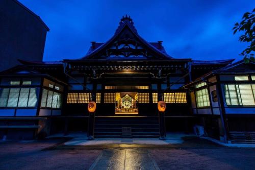 Temple Hotel Takayama Zenkoji - Takayama