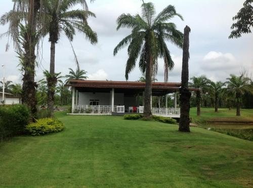 Palm Driving Range & Resort