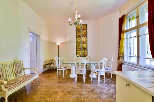  Romantic apartment on the hillside in Budapest