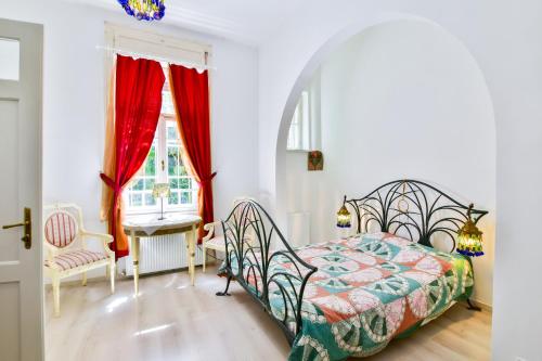 

Romantic apartment on the hillside