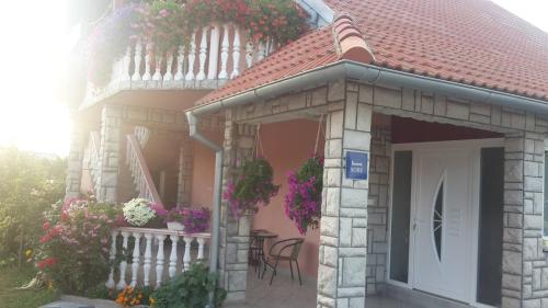  Drlja in 23440 Gračac