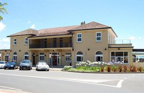 The Huskisson Ideally located in the Huskisson area, The Huskisson promises a relaxing and wonderful visit. The property features a wide range of facilities to make your stay a pleasant experience. Service-minded s