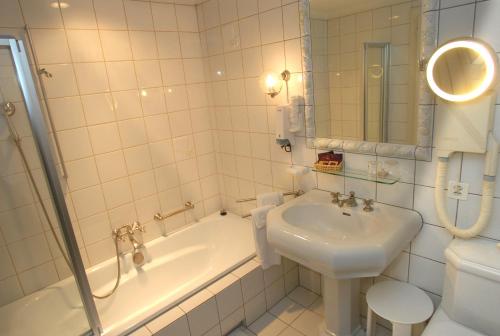 Hotel Gasthof Löwen – Vaduz, CA