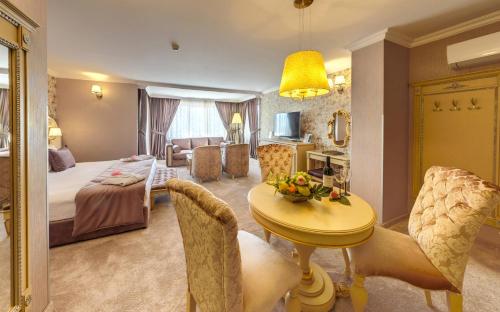 Queen Suite - Kari