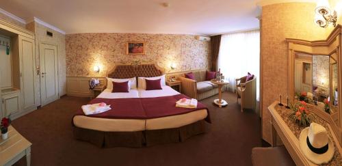 Deluxe Double Room (2 Adults + 2 Children up to 10 years old)