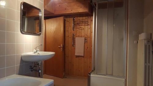 Bathroom, Pensione Cari in Campello