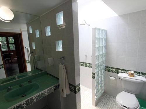 Twin Room image 3