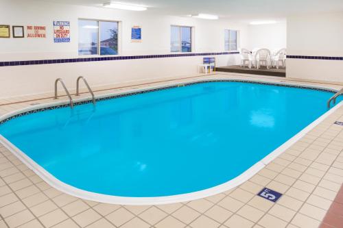 Super 8 by Wyndham Monmouth IL - main image