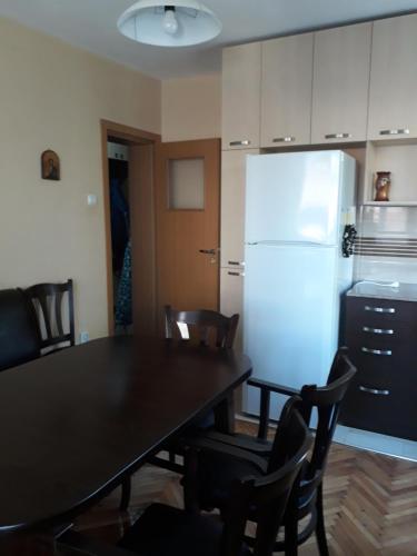 Apartment ILIEVI - image 2