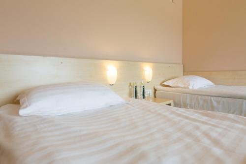 Stop Hotel - image 8
