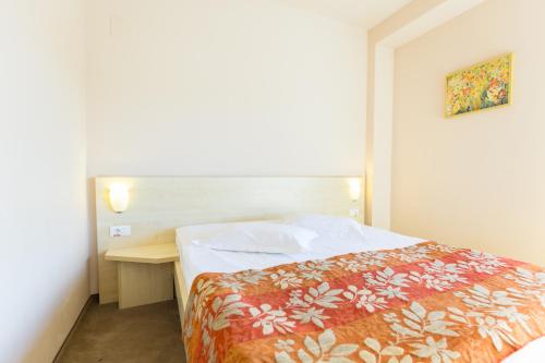 Stop Hotel - image 14