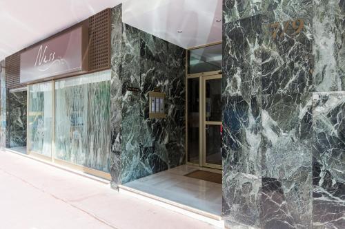 Palais Royal YourHostHelper - 출입구