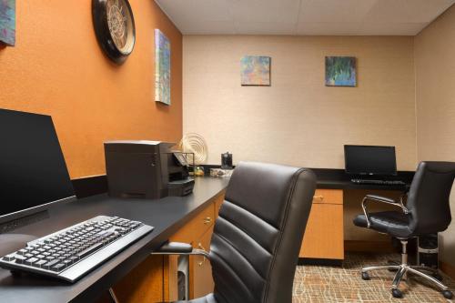 Country Inn & Suites by Radisson Wolfchase-Memphis TN - image 2