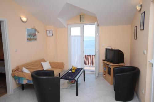 Apartments by the sea Mavarstica Ciovo - 6021 - image 4