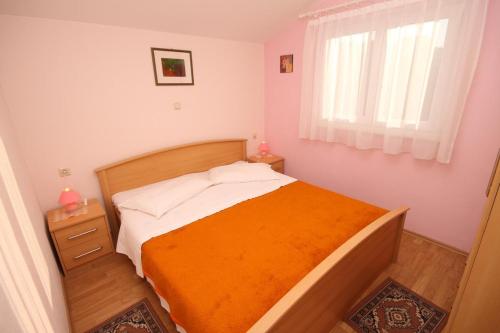 Apartments by the sea Mavarstica Ciovo - 6021 - image 5