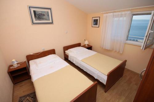 Apartments by the sea Mavarstica Ciovo - 6021 - image 6