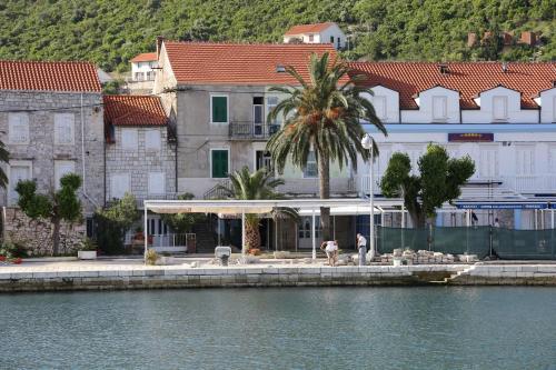  Apartments by the sea Trpanj, Peljesac - 10107 in Trpanj