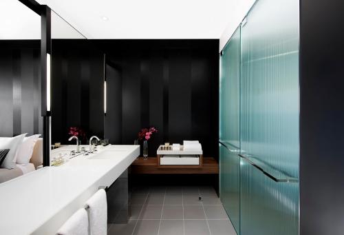 Crown Metropol Melbourne Located in Melbourne CBD, Crown Metropol Melbourne is a perfect starting point from which to explore Melbourne. Offering a variety of facilities and services, the hotel provides all you need for a goo