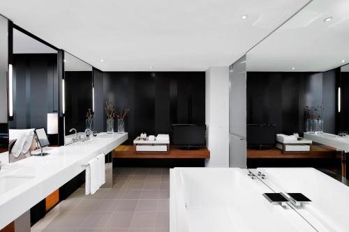 Crown Metropol Melbourne – Melbourne, GA