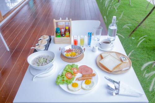 Food and beverages, West View Villa in Tha Muang