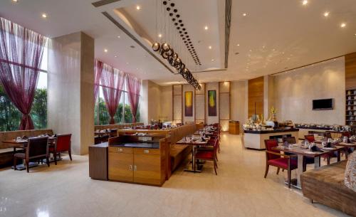 Ресторан, Pride Plaza Hotel Kolkata in Калькута
