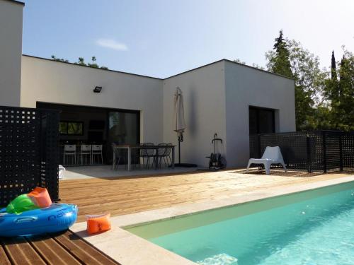 Maisons de vacances Villa piscine Sud France