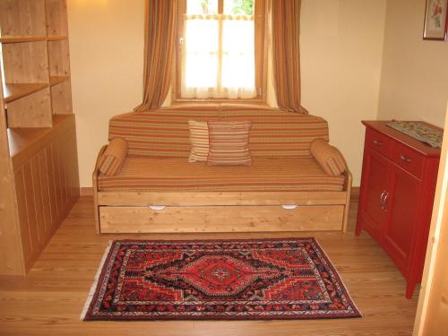 1 queen bed, 2 sofa beds
