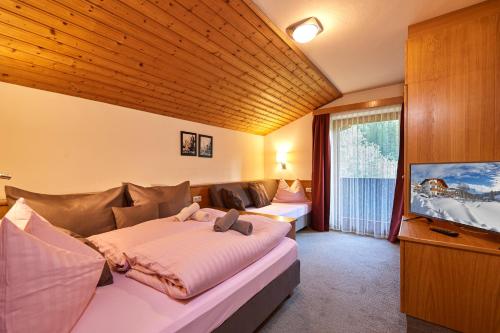 Apartments Neue Post - image 9