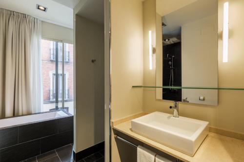 Room Mate Alicia - main image