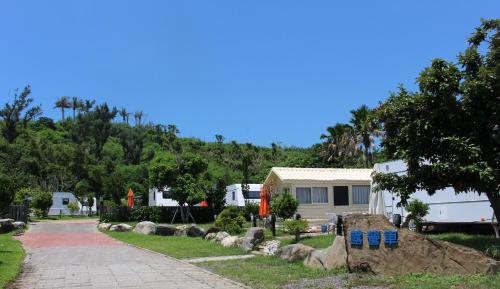 垦丁后壁湖露营车民宿 垦丁后壁湖露营车民宿