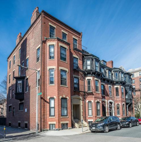 

14 Gloucester St #4A by Lyon Apartments