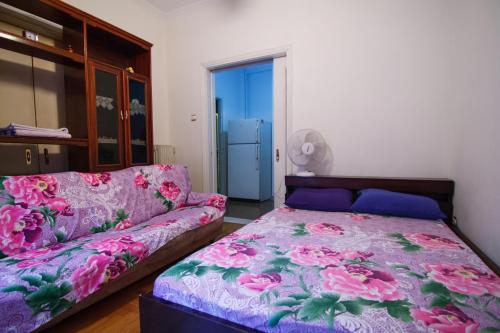  Private Room Exarhia Park in Athen