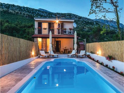  Three-Bedroom Holiday Home in Naklice, Unterkunft in Omiš